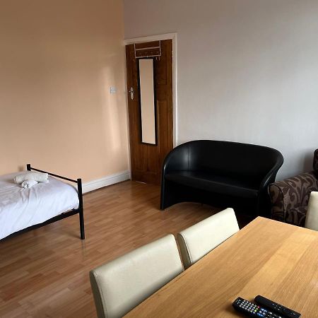 ניוקאסל 2 Bedroom Apartment, 5 Minutes From City Centre מראה חיצוני תמונה