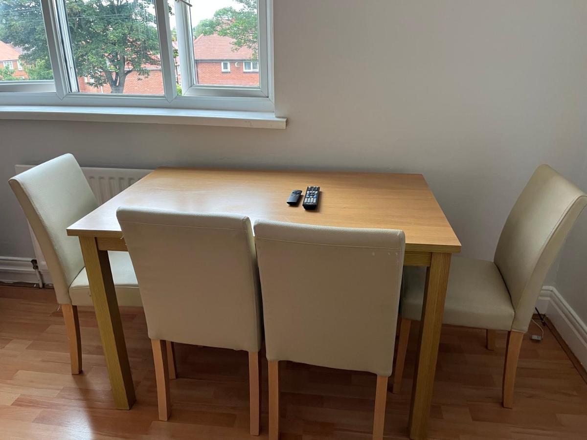 ניוקאסל 2 Bedroom Apartment, 5 Minutes From City Centre מראה חיצוני תמונה
